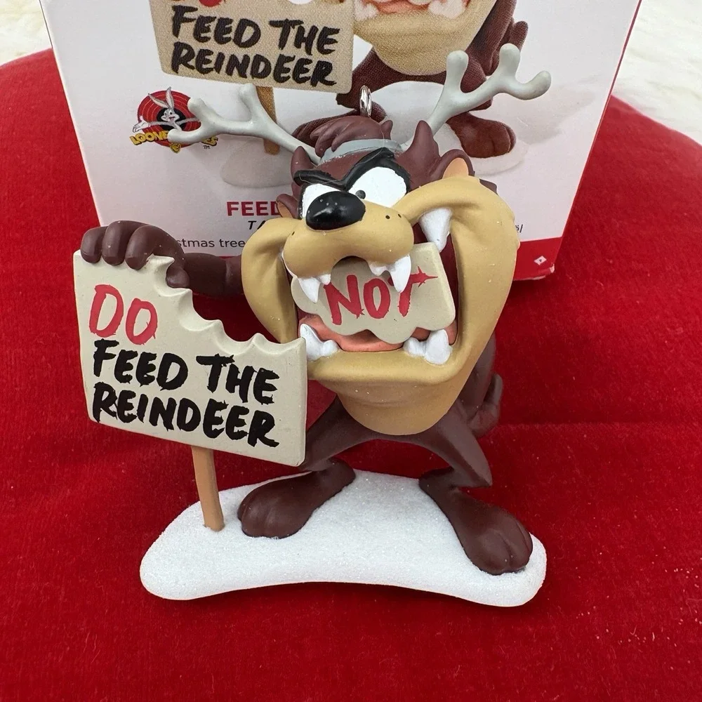 Hallmark‎ Keepsake Ornament 2015 Feed the Reindeer Taz Looney Tunes NEW